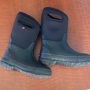 Bogs Sz 13 boys. Good used condition